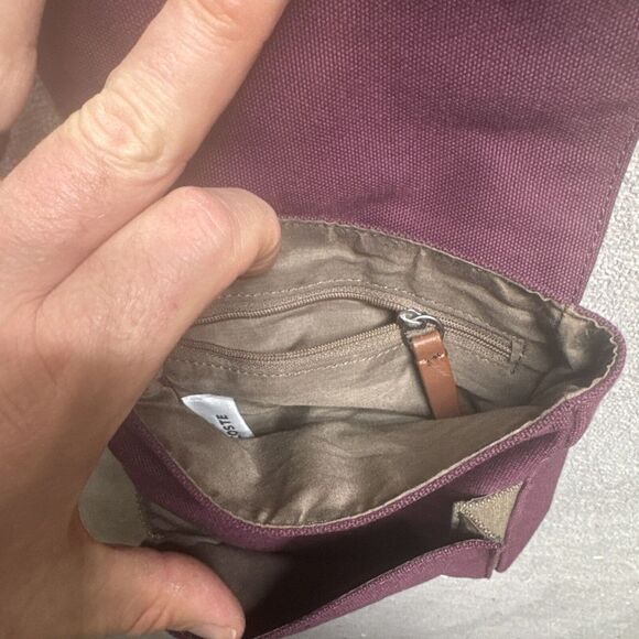 Lacoste Plum Crossbody Bag | Small‎ Nylon Purse | Croc Logo | New with Tag - Picture 9 of 13